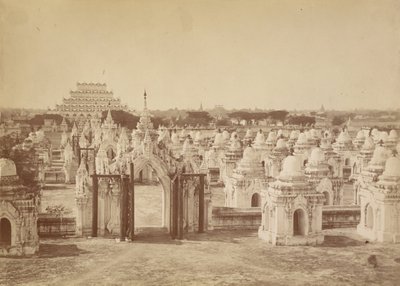 Pagoda 450 z centrální pagody - Mandalay od Felice Beato