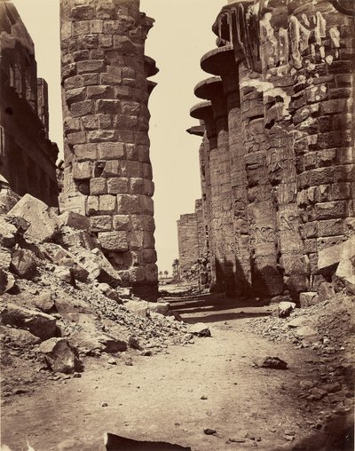 Centrální alej hypostylové síně, pohled od východu (Karnak) - Théby od Félix Bonfils