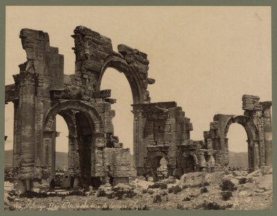 Vchod do Velké kolonády, Palmýra, kolem roku 1875 (tisk alba) od Félix Bonfils