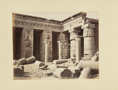 Medinet Habu, druhé nádvoří, galerie Thutmose I. (Egypt) od Félix Bonfils