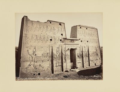 Pylon chrámu v Edfú (Egypt) od Félix Bonfils