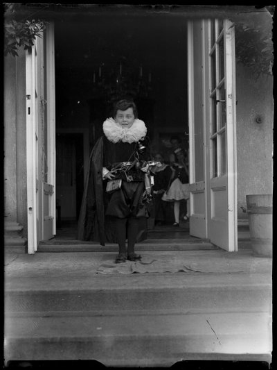 Obrázek Johannese sordidnesse (1913-1958) v dětském kostýmu od Ferdinand Schmutzer