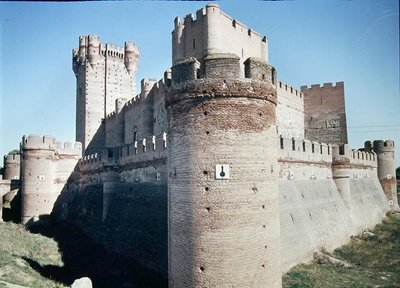 Pohled na Castillo de la Mota, postavený pro Juana II v roce 1440 od Fernando de Carreno