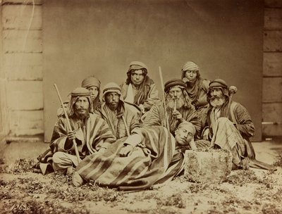 Album Damas et Baalbek : Skupina původních Syřanů v tradičním oblečení od Félix Bonfils
