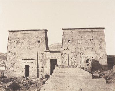 Ostrov Fileh Philæ, první pylon - pohled převzatý z platformy ..., 1851-52, vytištěno 1853-54. od Félix Teynard