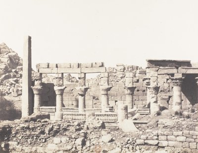 Ile de Fileh Philæ, edifice du Sud et Partie de la Colonnade Occiden..., 1851-52, tištěno 1853-54. od Félix Teynard