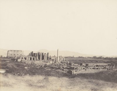 Karnak Théby, Celkový pohled na ruiny převzatý z jihovýchodu, v T, 1851-52, vytištěno 1853-54. od Félix Teynard