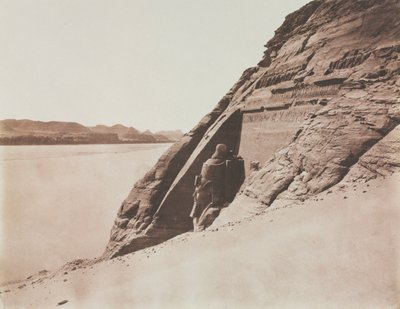 Large Speos – pohled z chrámu Sand Slope of Ramesses II, Abu Simbel, 1851-1852. od Félix Teynard