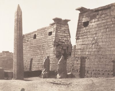 Louksor Théby, přední stavba - pylon, kolosy a obelisk, 1851-52, tištěno 1853-54. od Félix Teynard
