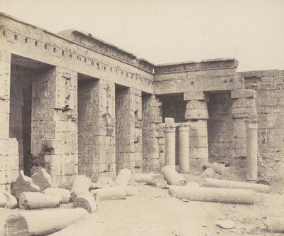Medinet-Abu Théby. Pozdější stavby - Druhý dvůr, 1851-52, tištěno 1853-54. od Félix Teynard