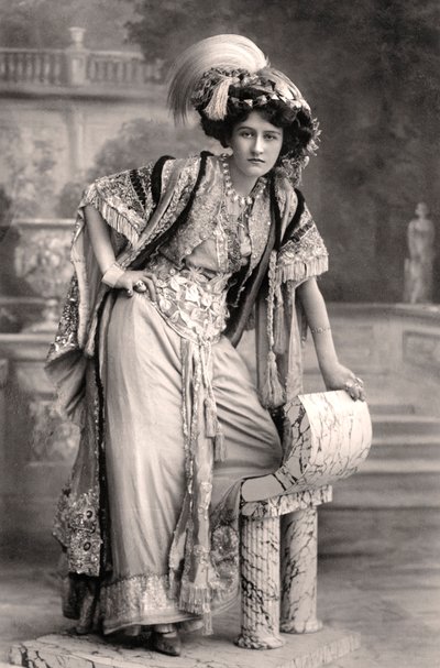 Elizabeth Firth , herečka, 1908. od Foulsham and Banfield