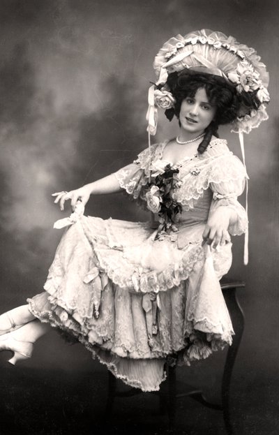 Fanny Dango 1878-1972, zpěvačka a tanečnice, začátek 20. století. od Foulsham and Banfield