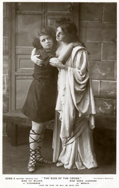 Ivy Millais a Marie Leonhard, herečky, c1900. od Foulsham and Banfield