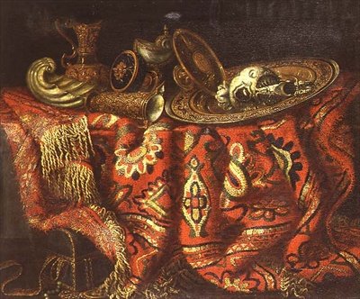 Nautilus pohár, paténa, džbány a pozlacená miska na koberci přehozeném přes římsu od Francesco (circle of) Fieravino