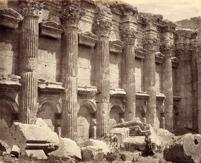 Severní stěna interiéru Jupiterova chrámu s rýhovanými sloupy, Baalbek od Francis Bedford