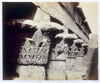 Hlavní města portiku, Chrám Chnum, Esna, Egypt, 1862 od Francis Bedford