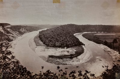 Meandr v řece, ve Velké Británii, pravděpodobně ve Walesu, jehož tok vytvořil vlásenku od Francis Frith