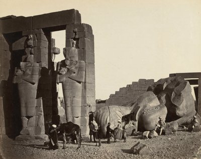 Fallen Socha v Ramesseum, Théby od Francis Frith
