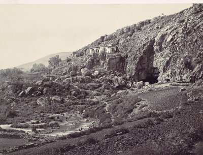 Hlavní zdroj Jordánu, vytékající z jeskyně poblíž Banias, poblíž místa ..., ca. 1857. od Francis Frith
