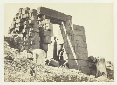 Žulový pylon, Théby, 1857. od Francis Frith