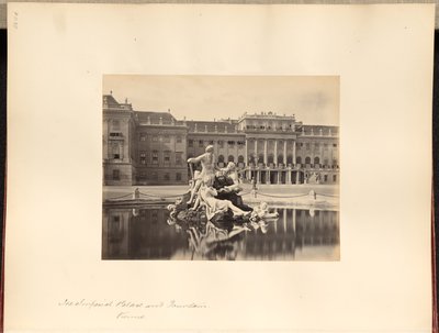 Císařský palác a fontána, Vídeň od Francis Frith
