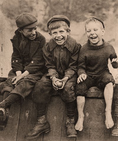Tři šťastní chlapci, 1889 od Frank Meadow Sutcliffe