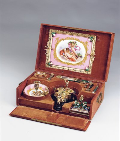 Napoleon III Case Necessarie de Bureau, kolem 1864-66 (smaltované stříbro, stříbrné zlacení, krvavý kámen, porcelán a polodrahokamy ve stylu Sevres) (viz také 1065856-9) od Frederic-Jules and Wiese Jules  Rudolphi