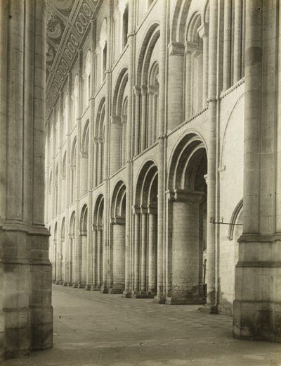 Elyská katedrála: Nave zpod západní věže od Frederick H. Evans
