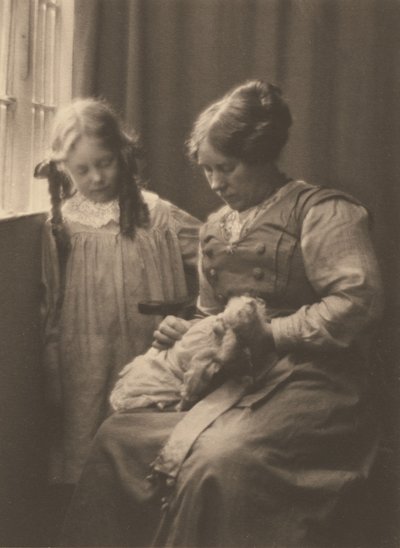 [paní Frederick H. Evansová, Barbara Evansová a panenka Phyllis] od Frederick H. Evans