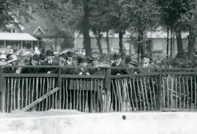 Italský král Victor Emmanuel III při návštěvě londýnské zoo v roce 1924 od Frederick William Bond