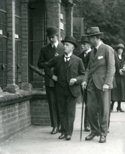 Italský král Victor Emmanuel III při návštěvě londýnské zoo v roce 1924 od Frederick William Bond