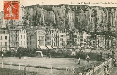 Tenisový zápas v přímořském městečku Le Treport. Pohlednice odeslána v roce 1913. od French Photographer
