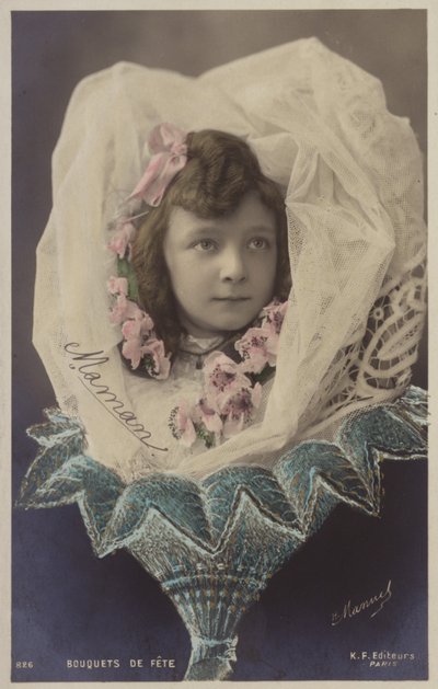 Mladá dívka v závoji prezentovaná jako kytice květin (tónovaná fotokoláž) od French Photographer