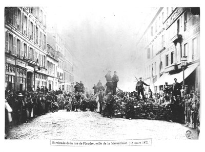 Barikáda v Rue de Flandre, během komuny Paříže od French Photographer