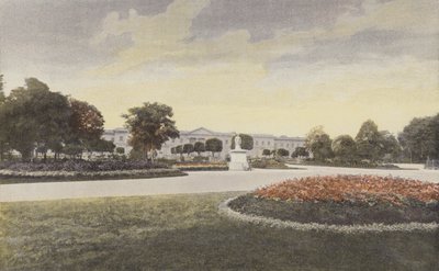 Compiegne, fasáda paláce v malém parku od French Photographer
