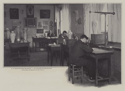 Dekorační dílna v porcelánce Sevres, Francie (č/b foto) od French Photographer