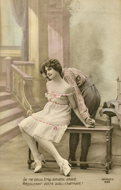 Objímající se pár (barevná fotografie) od French Photographer