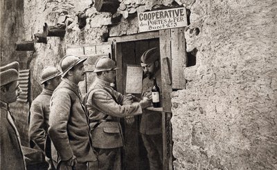 První světová válka: "kooperativní systémy zřízené na bojišti, které umožňují vyčerpaným vojákům zotavit se." V "Zrcadle" 1918 od French Photographer