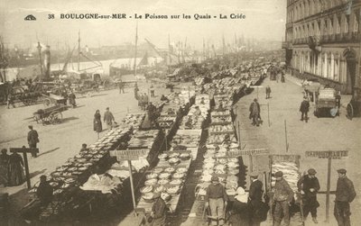 Ryby na nábřeží, Boulogne-sur-Mer (černobílá fotografie) od French Photographer