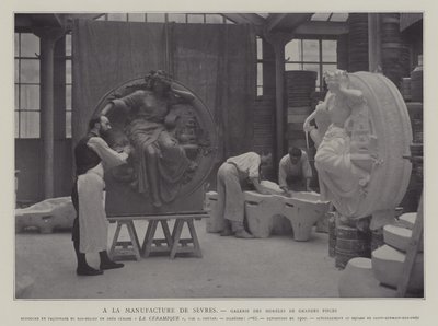 Galerie velkých kusů v porcelánce Sevres, Francie (č/b foto) od French Photographer