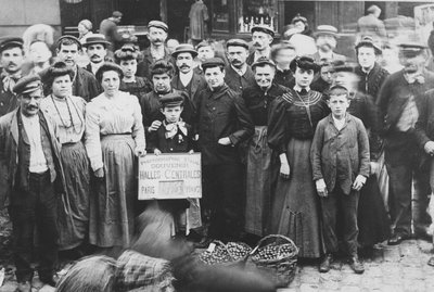 Zahradníci z Bagneux, trh Les Halles, Paříž, 1907 od French Photographer