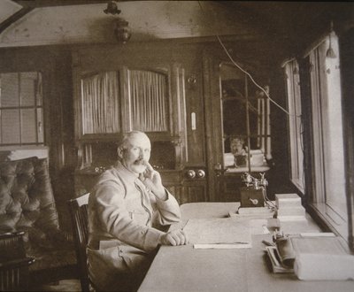 Generál Pétain ve svém velitelství železničních vagonů během bitvy u Verdunu, únor-prosinec 1916 (čb foto) od French Photographer