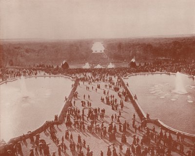 Celkový pohled z paláce na Grandes Eaux, Versailles (černobílá fotografie) od French Photographer