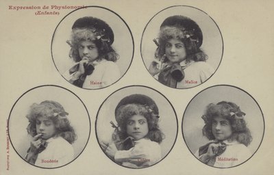 Dívka přitahující obličeje (černobílá fotografie) od French Photographer