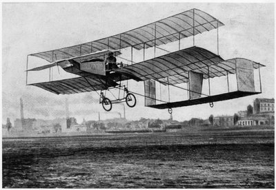 Henri Farman (1874-1958) v Issy-les-Moulineaux ve svém letadle Voisin-Farman 1, 1907 (fotolitho) od French Photographer