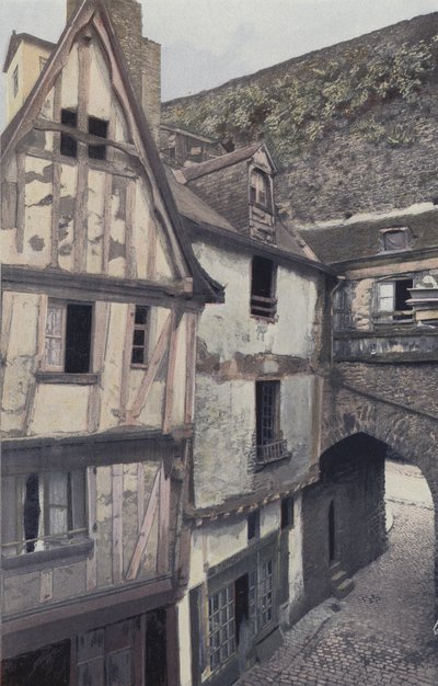Laval, Porte Beucheresse a domy vicilles od French Photographer