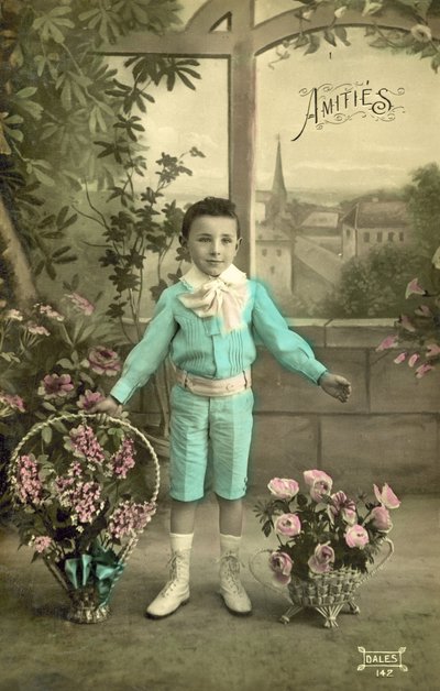 Malý chlapec v modrém (barevné foto) od French Photographer