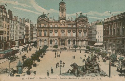 Lyon - Place des Terreaux - Bartholdiho fontána a radnice. Pohlednice odeslána v roce 1913. od French Photographer