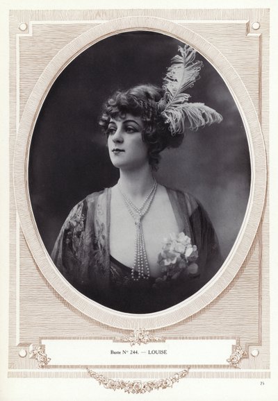 Figurína vytvořená Pierrem Imansem (čb fotografie) od French Photographer