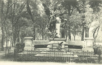 Památník fabulisty La Fontaine, Jardin du Luxembourg (černobílá fotografie) od French Photographer